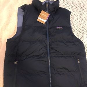 NWT men’s reversible Patagonia down vest